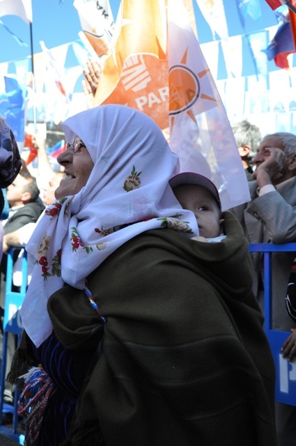 Seçim meydanları rengarenk 80