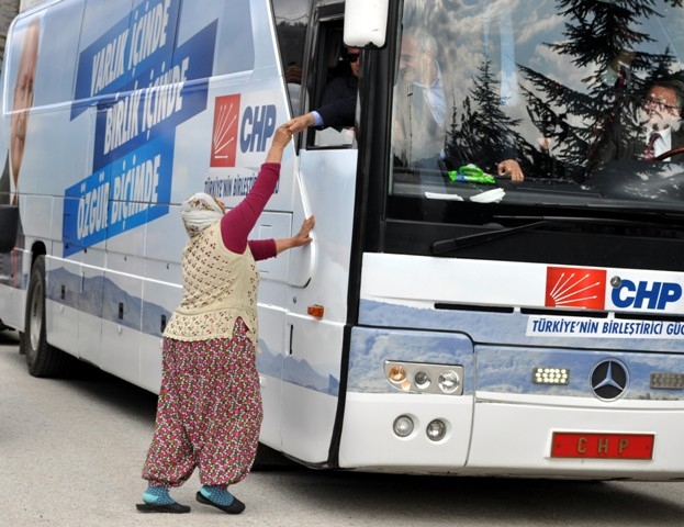Seçim meydanları rengarenk 82
