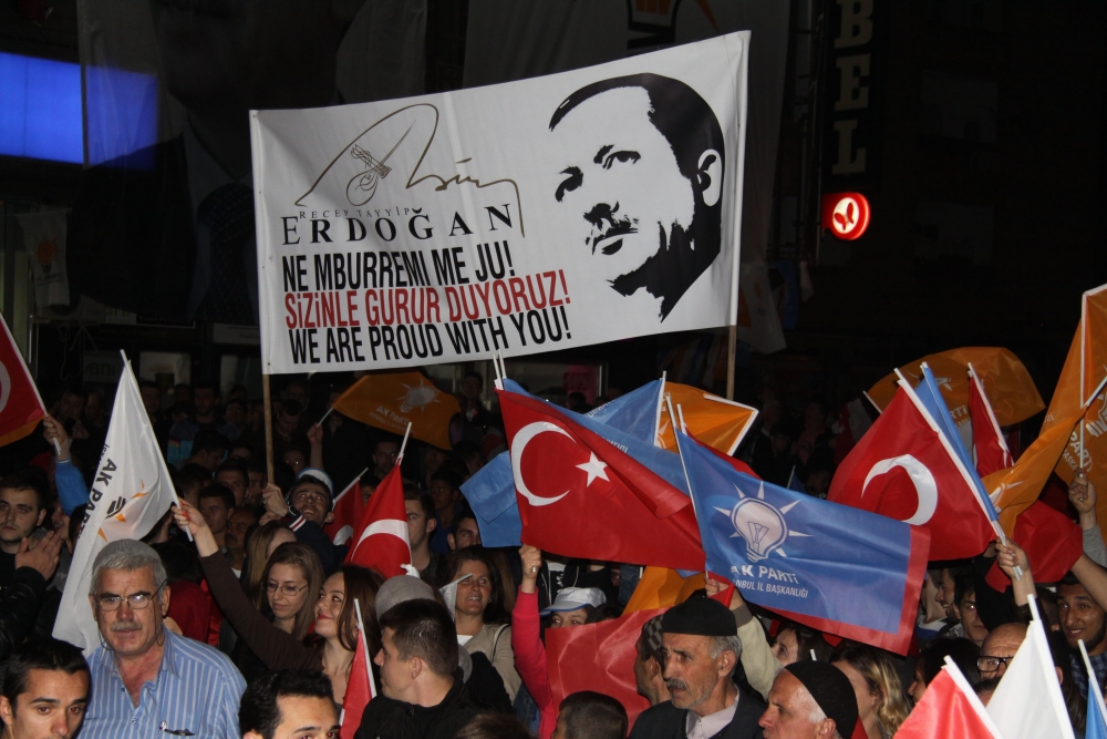 AK PARTİ'NİN SEÇİM ZAFERİ DÜNYADA BÖYLE KUTLANDI 1