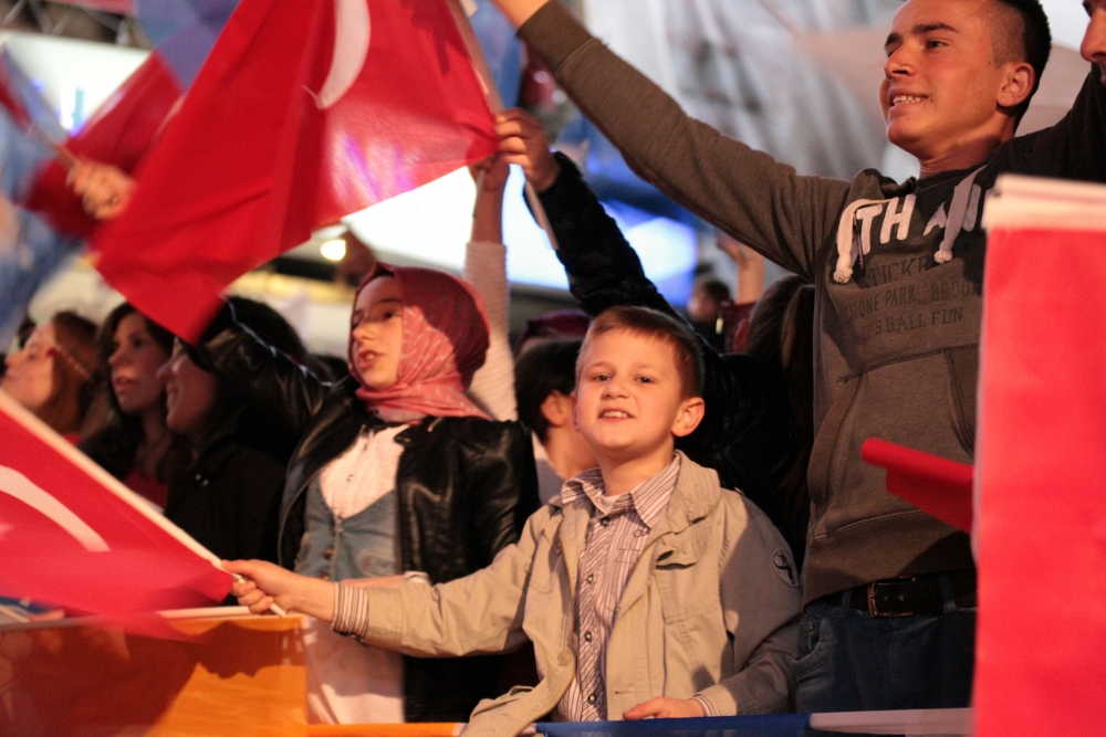AK PARTİ'NİN SEÇİM ZAFERİ DÜNYADA BÖYLE KUTLANDI 13