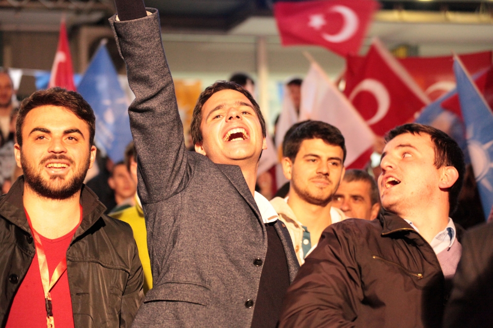 AK PARTİ'NİN SEÇİM ZAFERİ DÜNYADA BÖYLE KUTLANDI 14