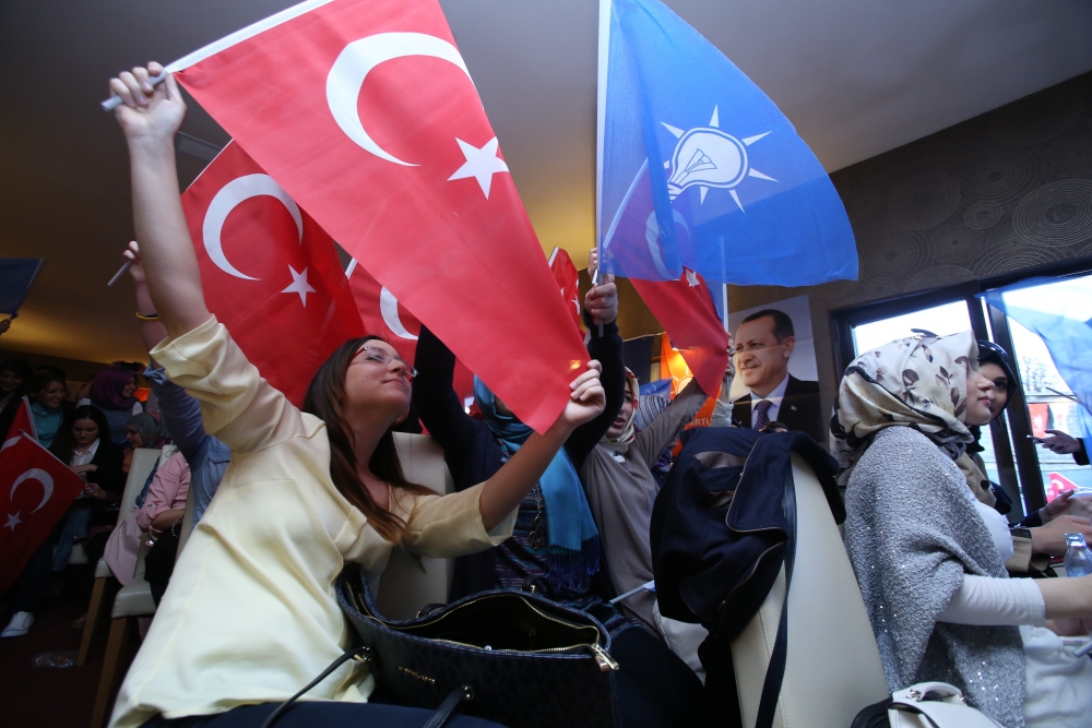AK PARTİ'NİN SEÇİM ZAFERİ DÜNYADA BÖYLE KUTLANDI 3