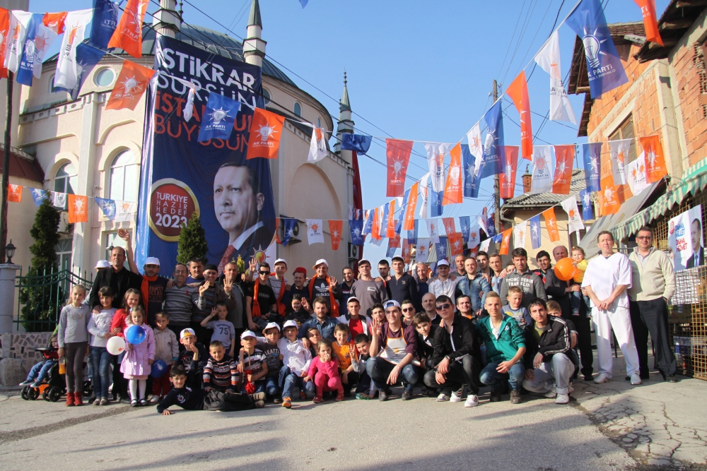 AK PARTİ'NİN SEÇİM ZAFERİ DÜNYADA BÖYLE KUTLANDI 31