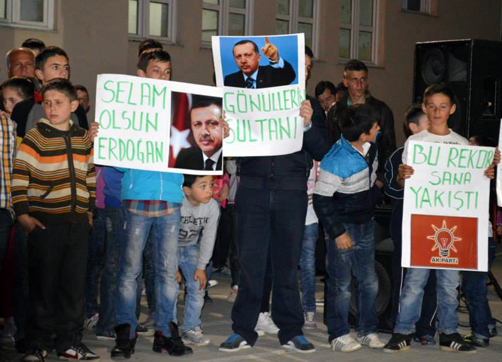 AK PARTİ'NİN SEÇİM ZAFERİ DÜNYADA BÖYLE KUTLANDI 34