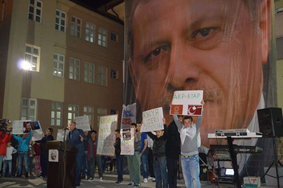 AK PARTİ'NİN SEÇİM ZAFERİ DÜNYADA BÖYLE KUTLANDI 43