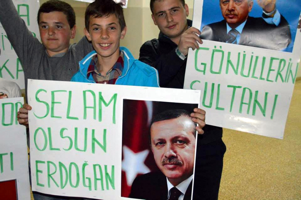 AK PARTİ'NİN SEÇİM ZAFERİ DÜNYADA BÖYLE KUTLANDI 45