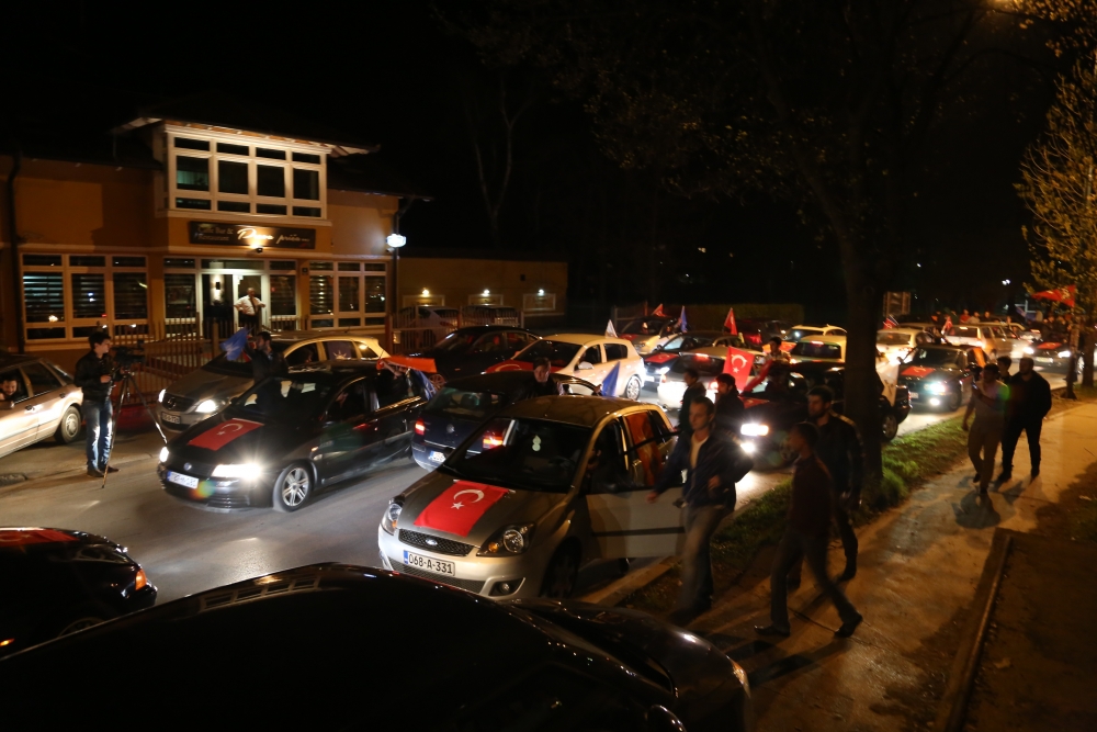 AK PARTİ'NİN SEÇİM ZAFERİ DÜNYADA BÖYLE KUTLANDI 5