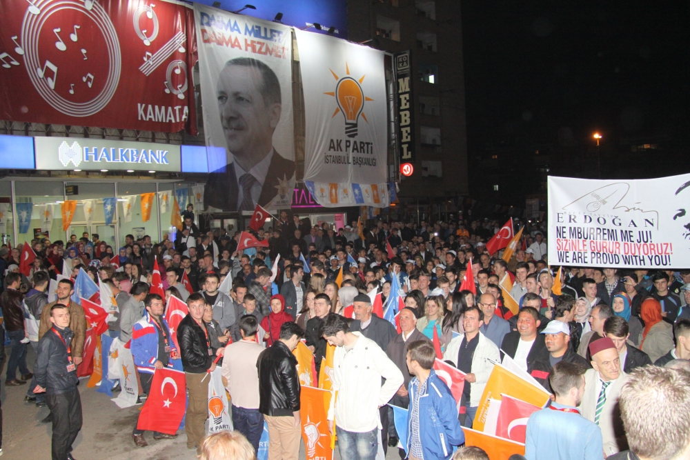 AK PARTİ'NİN SEÇİM ZAFERİ DÜNYADA BÖYLE KUTLANDI 6