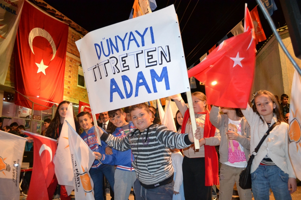 AK PARTİ'NİN SEÇİM ZAFERİ DÜNYADA BÖYLE KUTLANDI 7