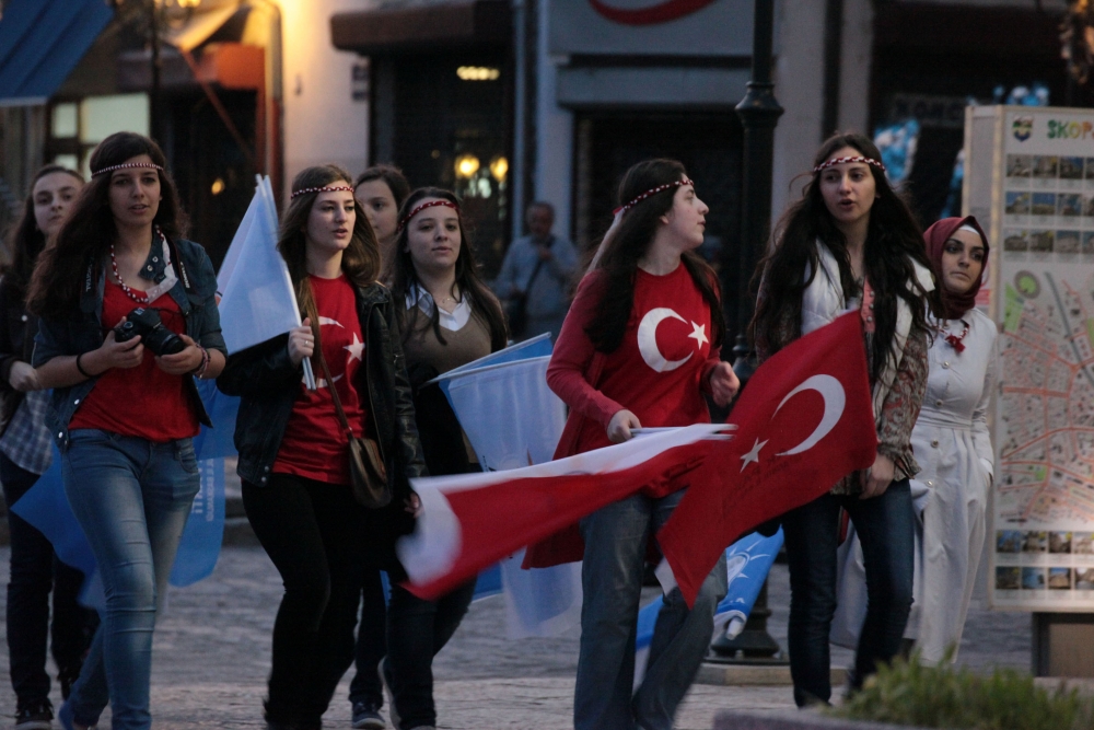 AK PARTİ'NİN SEÇİM ZAFERİ DÜNYADA BÖYLE KUTLANDI 8