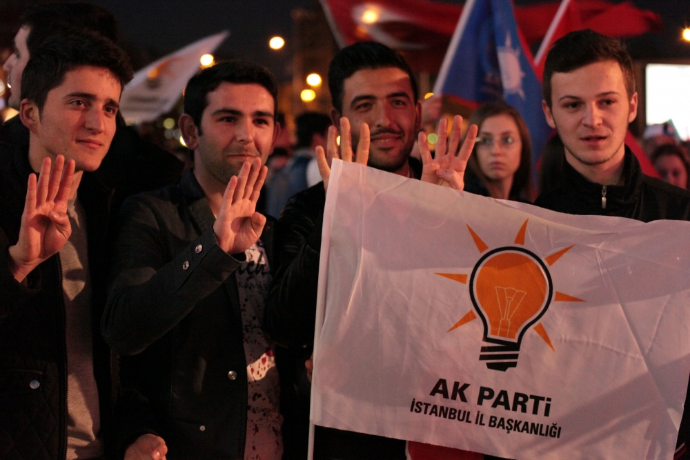 AK PARTİ'NİN SEÇİM ZAFERİ DÜNYADA BÖYLE KUTLANDI 9