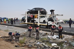 KONYA'DA KATLİAM GİBİ KAZA 10