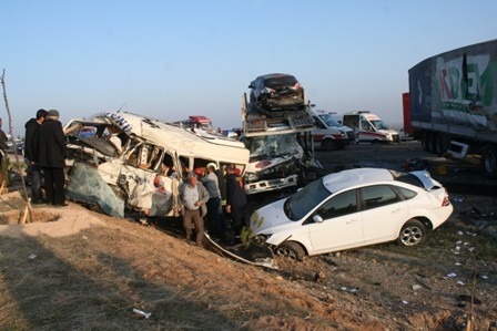 KONYA'DA KATLİAM GİBİ KAZA 4