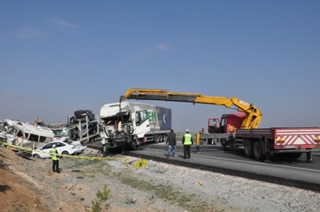 KONYA'DA KATLİAM GİBİ KAZA 6