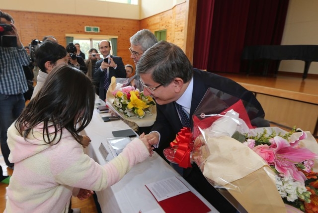 BAKAN DAVUTOĞLU'NA JAPONYA'DA SEVGİ SELİ 13