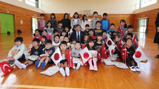 BAKAN DAVUTOĞLU'NA JAPONYA'DA SEVGİ SELİ 16