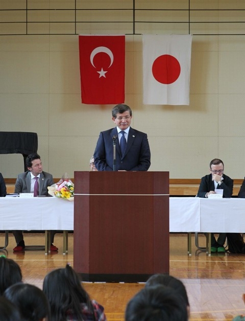 BAKAN DAVUTOĞLU'NA JAPONYA'DA SEVGİ SELİ 2