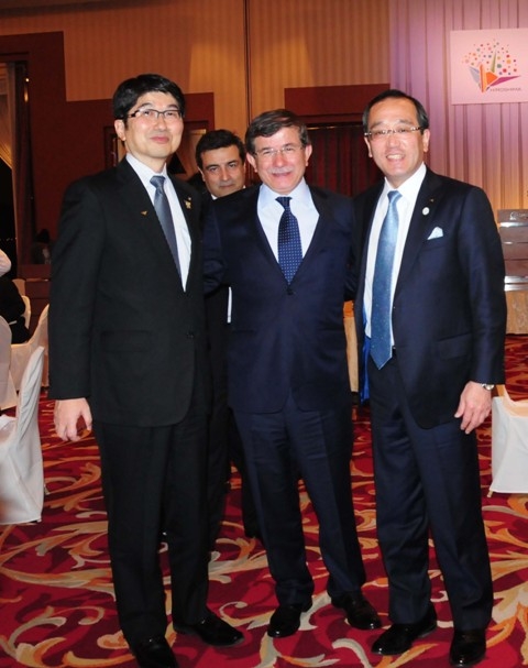 BAKAN DAVUTOĞLU'NA JAPONYA'DA SEVGİ SELİ 39