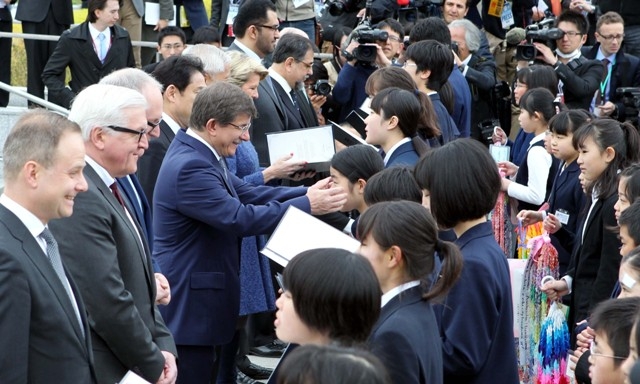 BAKAN DAVUTOĞLU'NA JAPONYA'DA SEVGİ SELİ 41