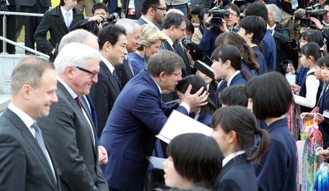 BAKAN DAVUTOĞLU'NA JAPONYA'DA SEVGİ SELİ 47
