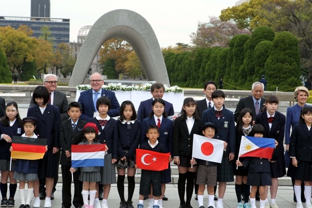 BAKAN DAVUTOĞLU'NA JAPONYA'DA SEVGİ SELİ 48