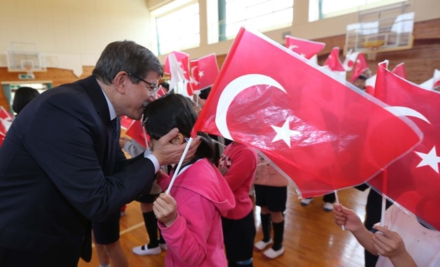 BAKAN DAVUTOĞLU'NA JAPONYA'DA SEVGİ SELİ 5
