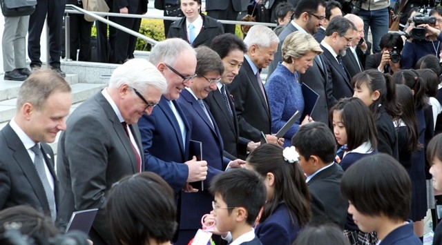 BAKAN DAVUTOĞLU'NA JAPONYA'DA SEVGİ SELİ 50