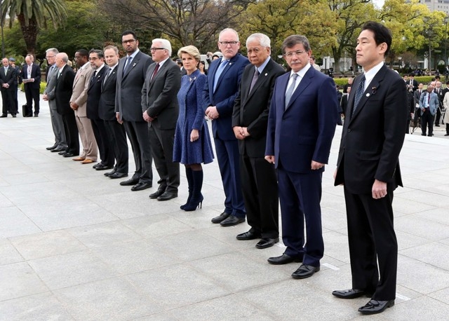 BAKAN DAVUTOĞLU'NA JAPONYA'DA SEVGİ SELİ 60