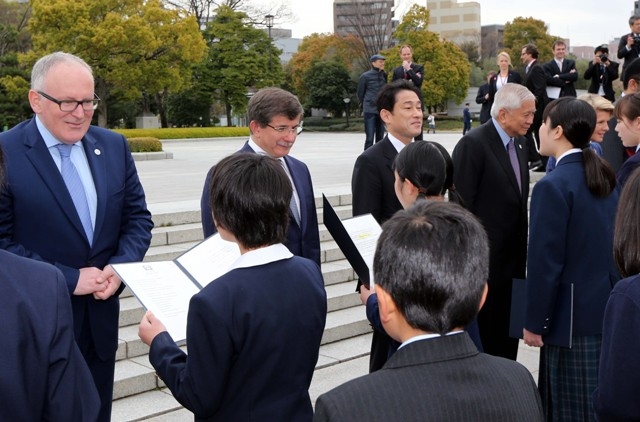 BAKAN DAVUTOĞLU'NA JAPONYA'DA SEVGİ SELİ 61