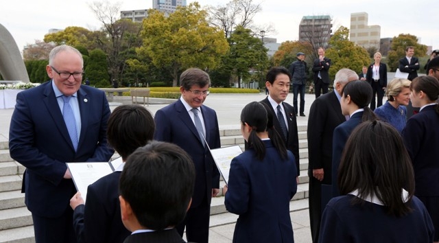 BAKAN DAVUTOĞLU'NA JAPONYA'DA SEVGİ SELİ 62