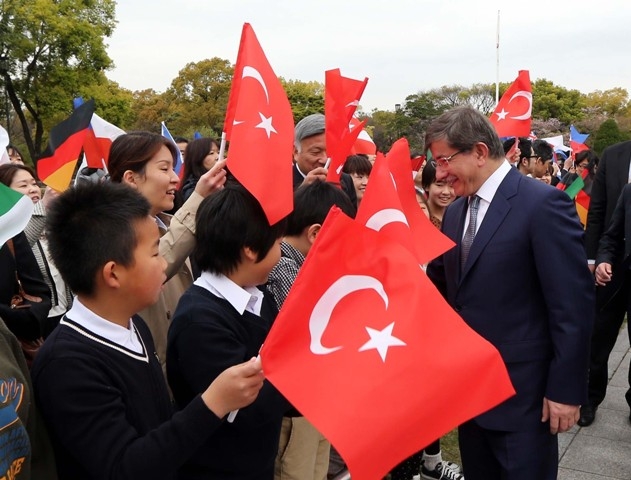 BAKAN DAVUTOĞLU'NA JAPONYA'DA SEVGİ SELİ 63