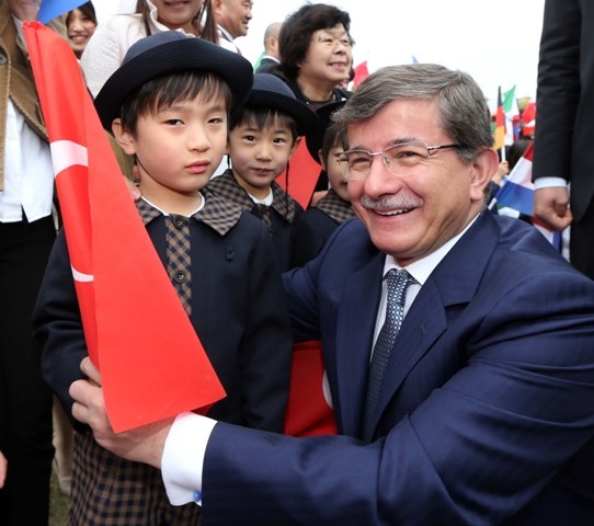 BAKAN DAVUTOĞLU'NA JAPONYA'DA SEVGİ SELİ 67