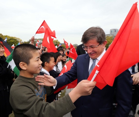 BAKAN DAVUTOĞLU'NA JAPONYA'DA SEVGİ SELİ 68