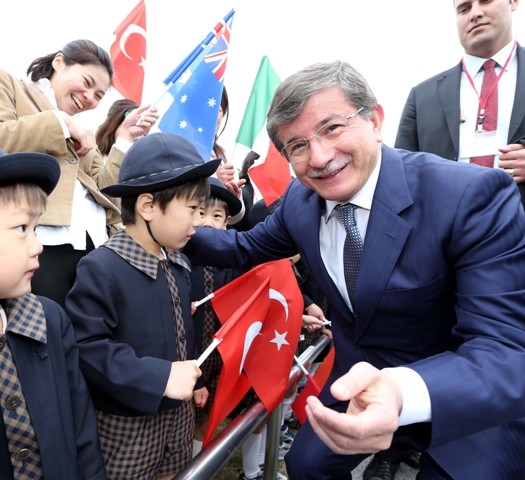 BAKAN DAVUTOĞLU'NA JAPONYA'DA SEVGİ SELİ 69