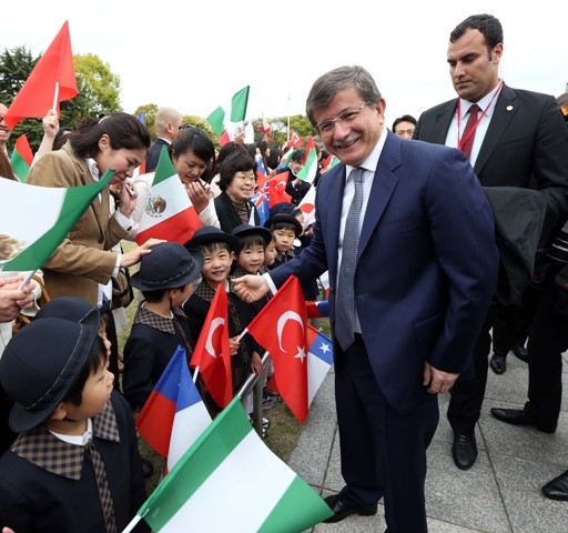 BAKAN DAVUTOĞLU'NA JAPONYA'DA SEVGİ SELİ 71