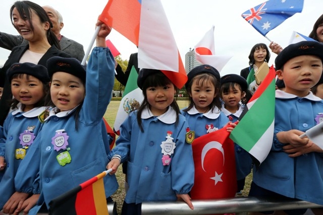 BAKAN DAVUTOĞLU'NA JAPONYA'DA SEVGİ SELİ 74