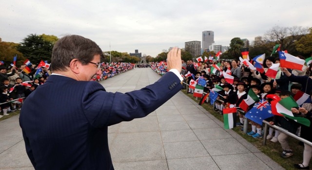 BAKAN DAVUTOĞLU'NA JAPONYA'DA SEVGİ SELİ 78