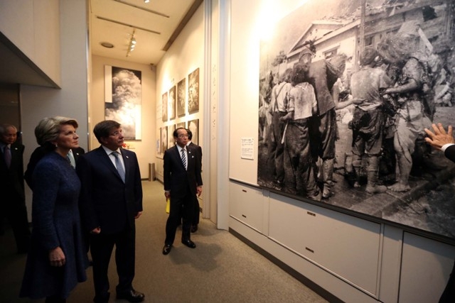 BAKAN DAVUTOĞLU'NA JAPONYA'DA SEVGİ SELİ 81