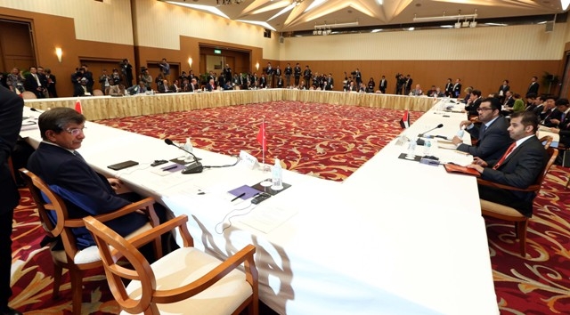 BAKAN DAVUTOĞLU'NA JAPONYA'DA SEVGİ SELİ 88