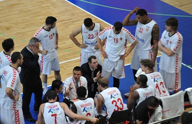 UŞAK SPORTİF: 91- TORKU SELÇUK ÜNİV: 78 12