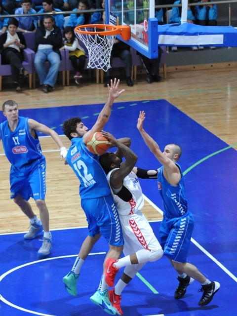 UŞAK SPORTİF: 91- TORKU SELÇUK ÜNİV: 78 14