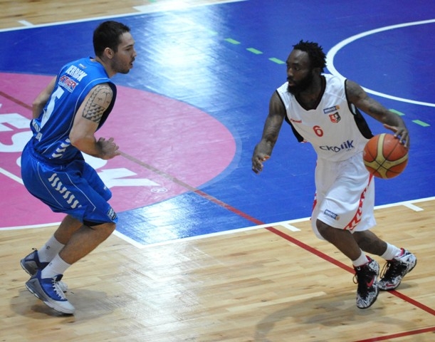UŞAK SPORTİF: 91- TORKU SELÇUK ÜNİV: 78 15