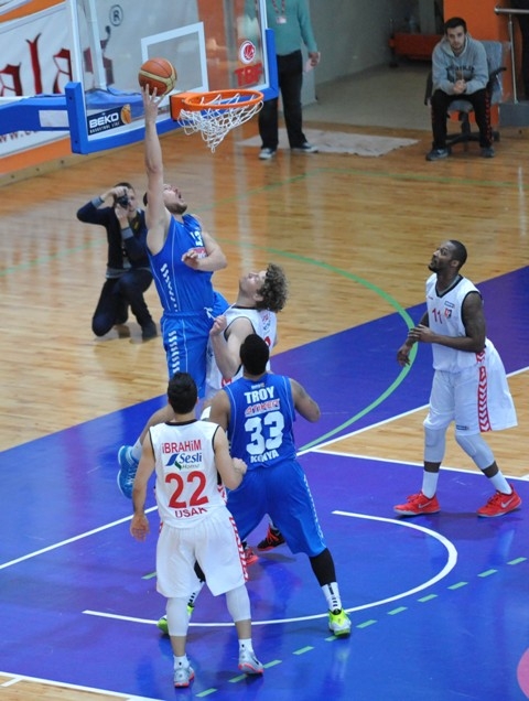 UŞAK SPORTİF: 91- TORKU SELÇUK ÜNİV: 78 16