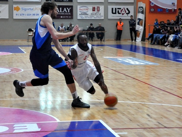 UŞAK SPORTİF: 91- TORKU SELÇUK ÜNİV: 78 19