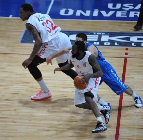 UŞAK SPORTİF: 91- TORKU SELÇUK ÜNİV: 78