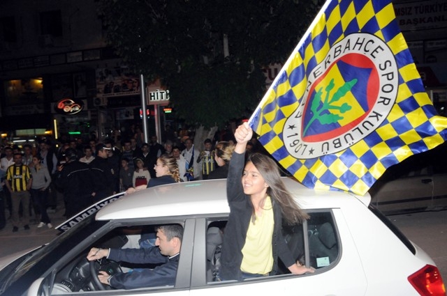 ŞAMPİYON FENERBAHÇE (YER SARI GÖK LACIVERT) 101