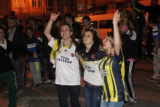 ŞAMPİYON FENERBAHÇE (YER SARI GÖK LACIVERT) 103