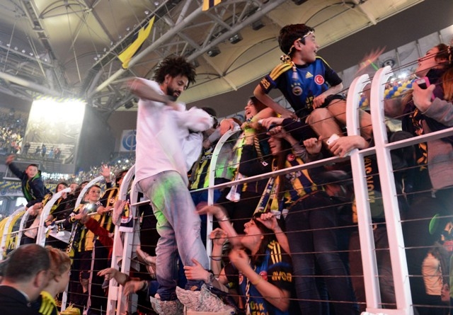 ŞAMPİYON FENERBAHÇE (YER SARI GÖK LACIVERT) 107