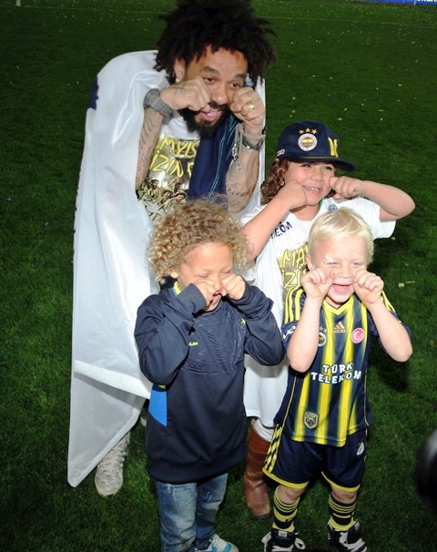 ŞAMPİYON FENERBAHÇE (YER SARI GÖK LACIVERT) 117