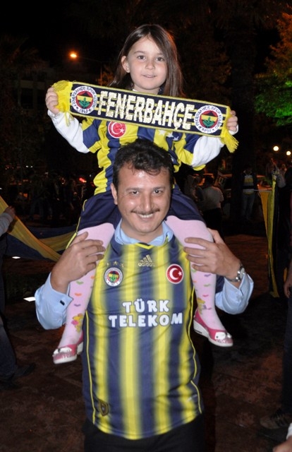 ŞAMPİYON FENERBAHÇE (YER SARI GÖK LACIVERT) 131
